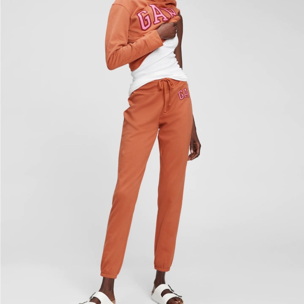 Gap logo joggers in fleece pants - Picture 2 of 5